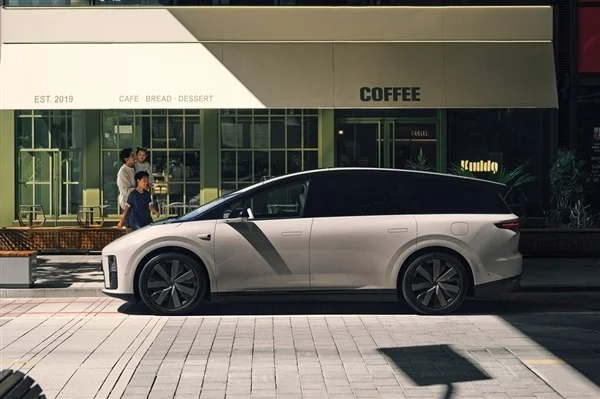 油車最大優勢沒了！理想i8充電有多猛：實測10分鐘補500公里