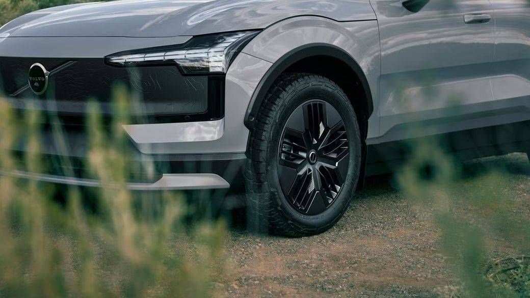 北歐野趣入電,沃爾沃EX30 CC以23.38萬重塑純電跨界