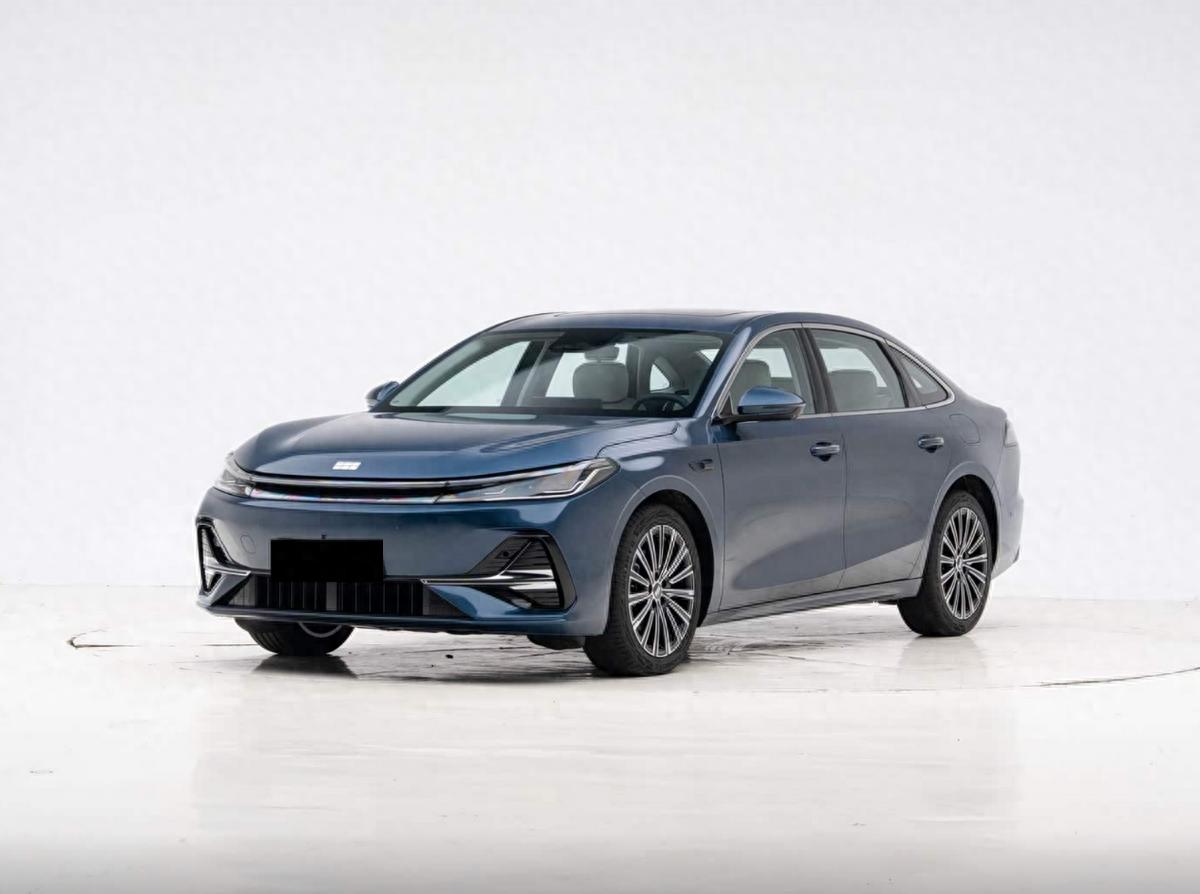 吉利銀河A7硬剛比亞迪秦L DM,10萬左右購車預算誰更值?