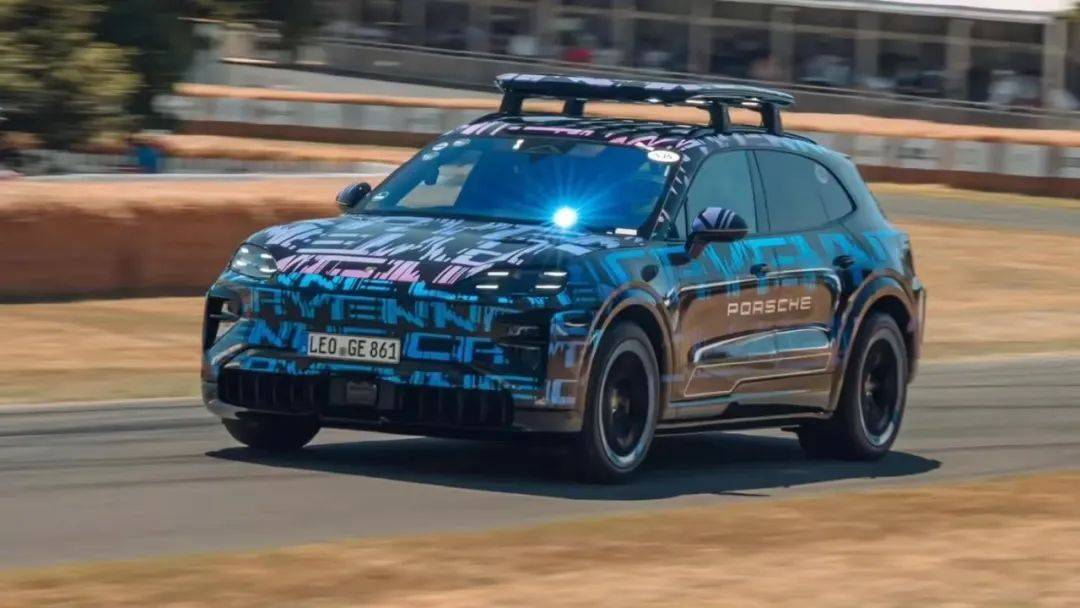 2025年7月份保時(shí)捷奔馳、寶馬、奧迪和捷豹路虎的4S店都出現(xiàn)了集中看車購(gòu)車的情況