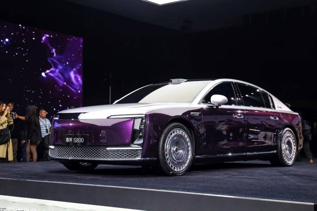 2025年7月份保時(shí)捷奔馳、寶馬、奧迪和捷豹路虎的4S店都出現(xiàn)了集中看車購(gòu)車的情況