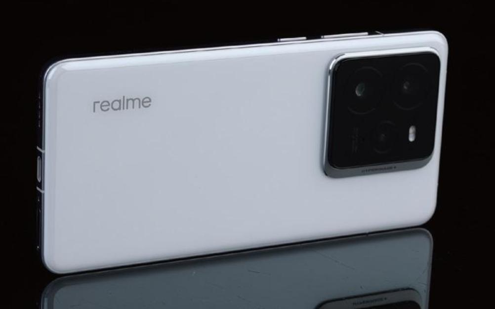 7500mAh電池+2億潛望式長焦,真我新機太狠了,再次高人一等