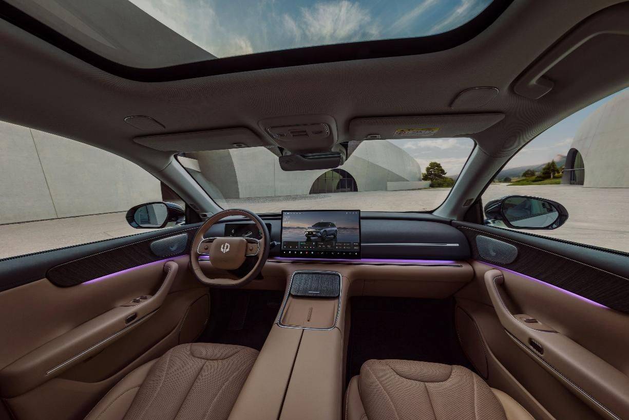 近5成物理部件實現升級 全新零跑C11拒絕“瞇瞇眼”車燈設計