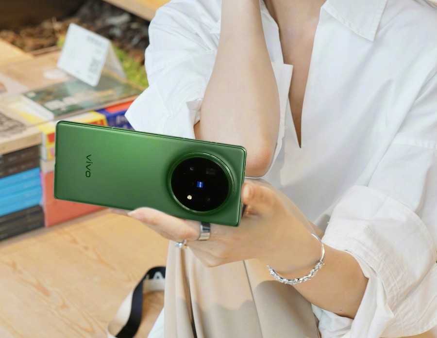 大屏刷劇玩游戲更爽 折疊屏手機選這幾款準沒錯!