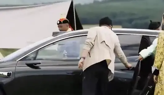  余承東現身享界S9T試駕現場：展示智慧電門、尾門功能