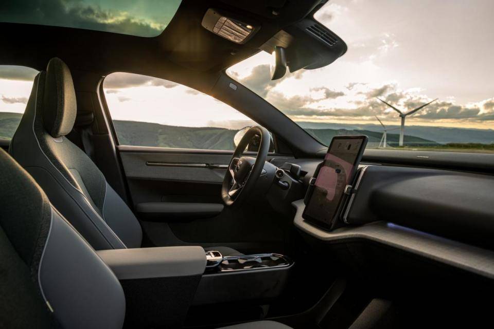 23.38 萬元起!沃爾沃 EX30 Cross Country 上市,以高智感定義純電跨界新范式