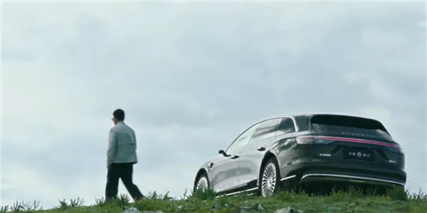 稱親自開上了陡坡 余承東曬享界S9T實(shí)車:顏值與實(shí)力并存 稱親自開上了陡坡 余承東曬享界S9T實(shí)車:顏值與實(shí)力并存