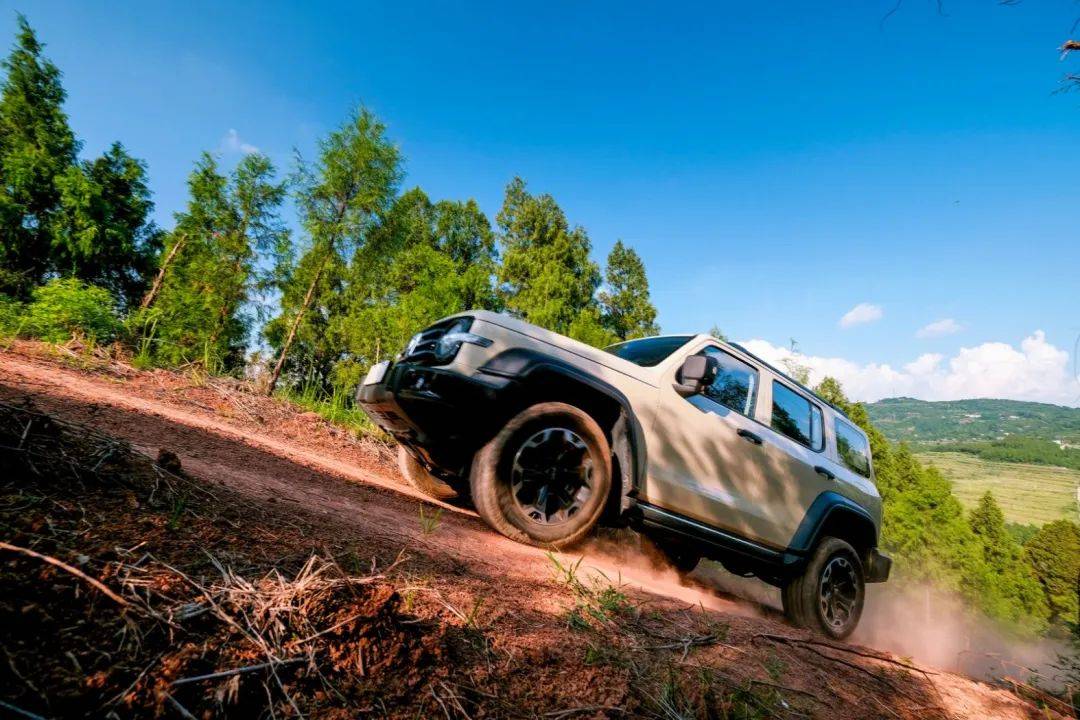 試駕2025款坦克300 Hi4-T:電驅越野新答案