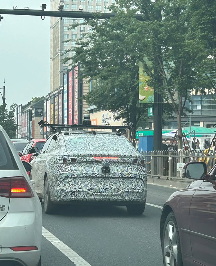 全新一代寶來L諜照曝光,造型更簡潔、尺寸或更大