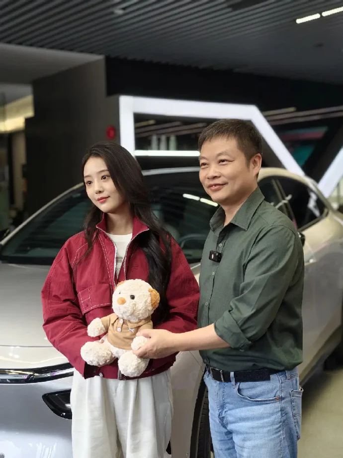 短劇女王徐藝真購入小鵬G7 副總裁發文見證交付