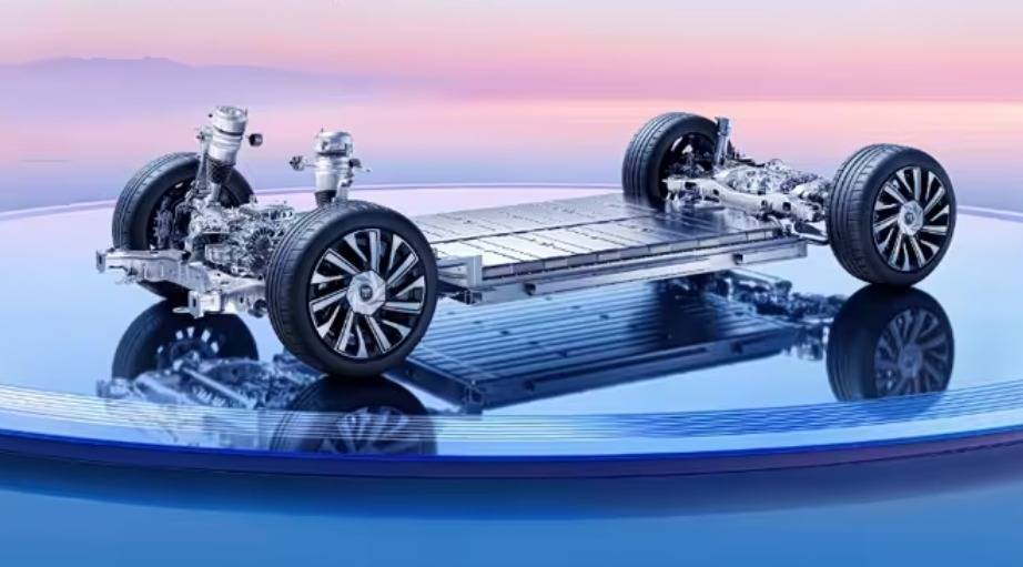 別克至境L7,首搭高通8775芯片,純電續航302公里的增程轎車