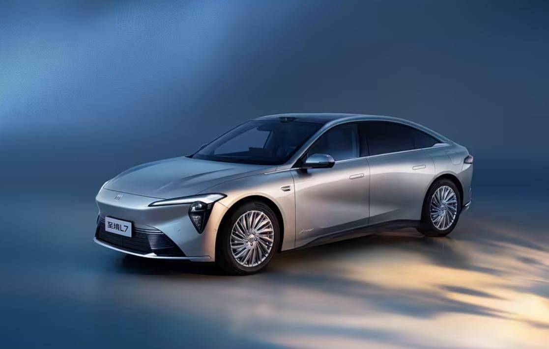 別克至境L7,首搭高通8775芯片,純電續航302公里的增程轎車