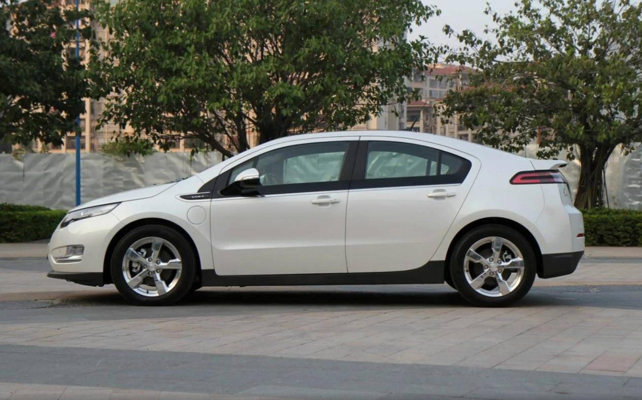 別克至境L7,首搭高通8775芯片,純電續航302公里的增程轎車