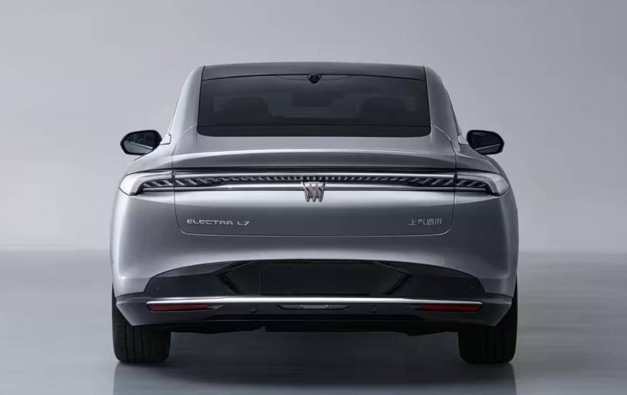 別克至境L7,首搭高通8775芯片,純電續航302公里的增程轎車
