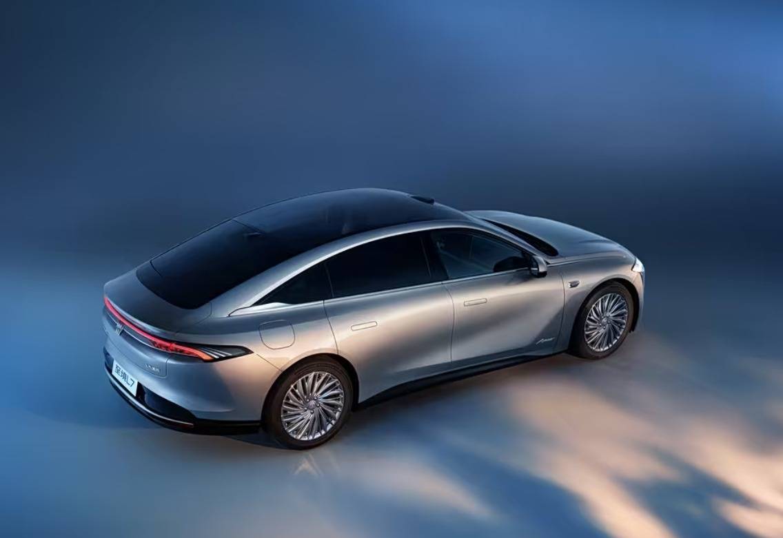 別克至境L7,首搭高通8775芯片,純電續航302公里的增程轎車