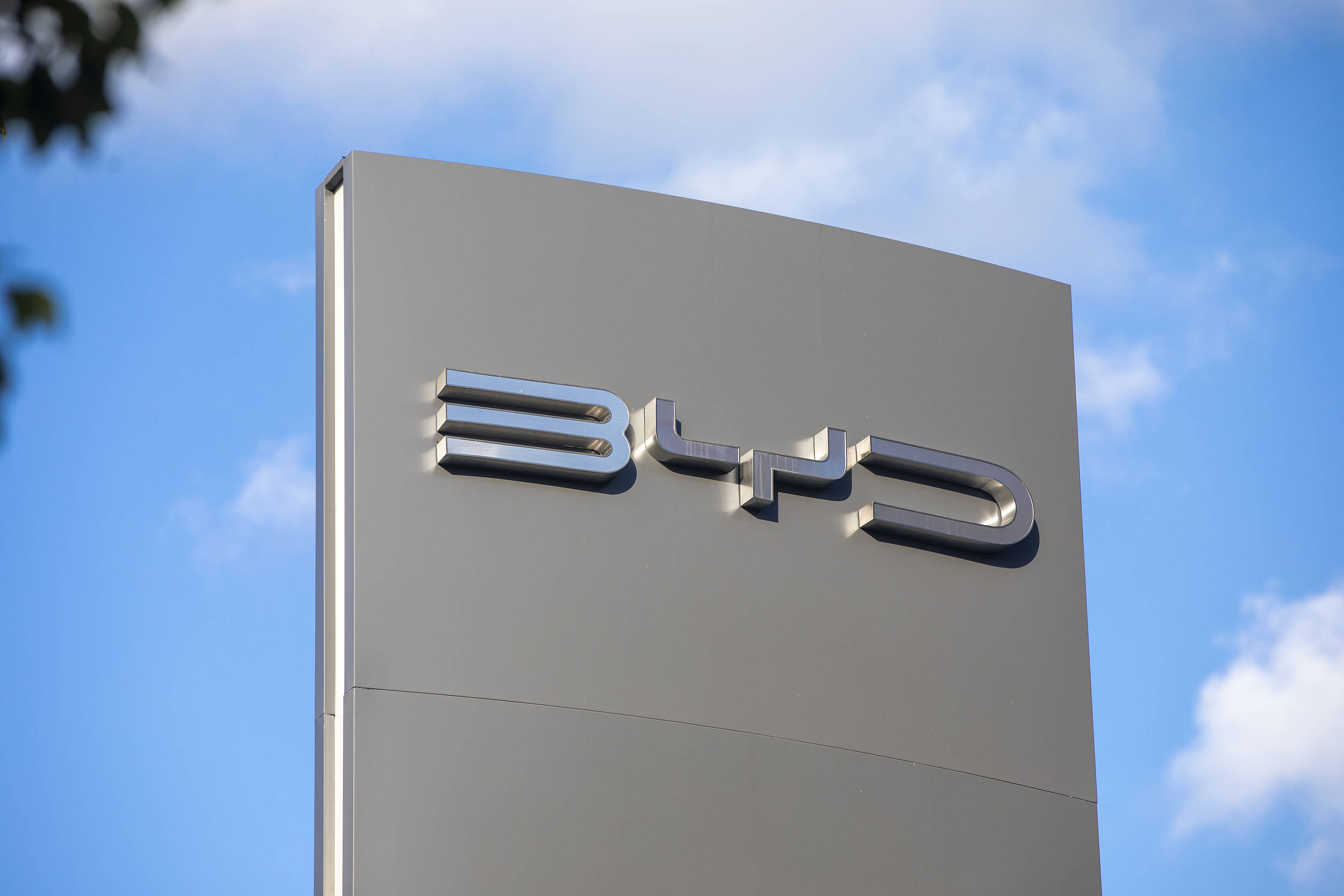 為啥新勢力不罵比亞迪,傳統車企恨得牙癢癢?要人命,人不跟你急