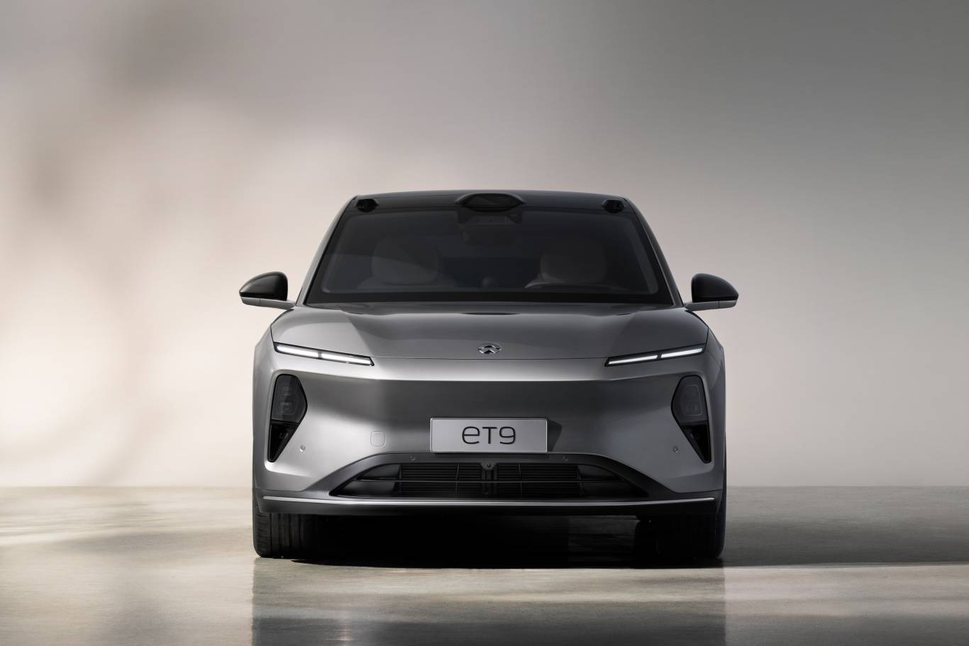 為啥新勢力不罵比亞迪,傳統車企恨得牙癢癢?要人命,人不跟你急