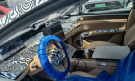 疑似配備副駕娛樂(lè)屏 享界S9T內(nèi)飾諜照曝光