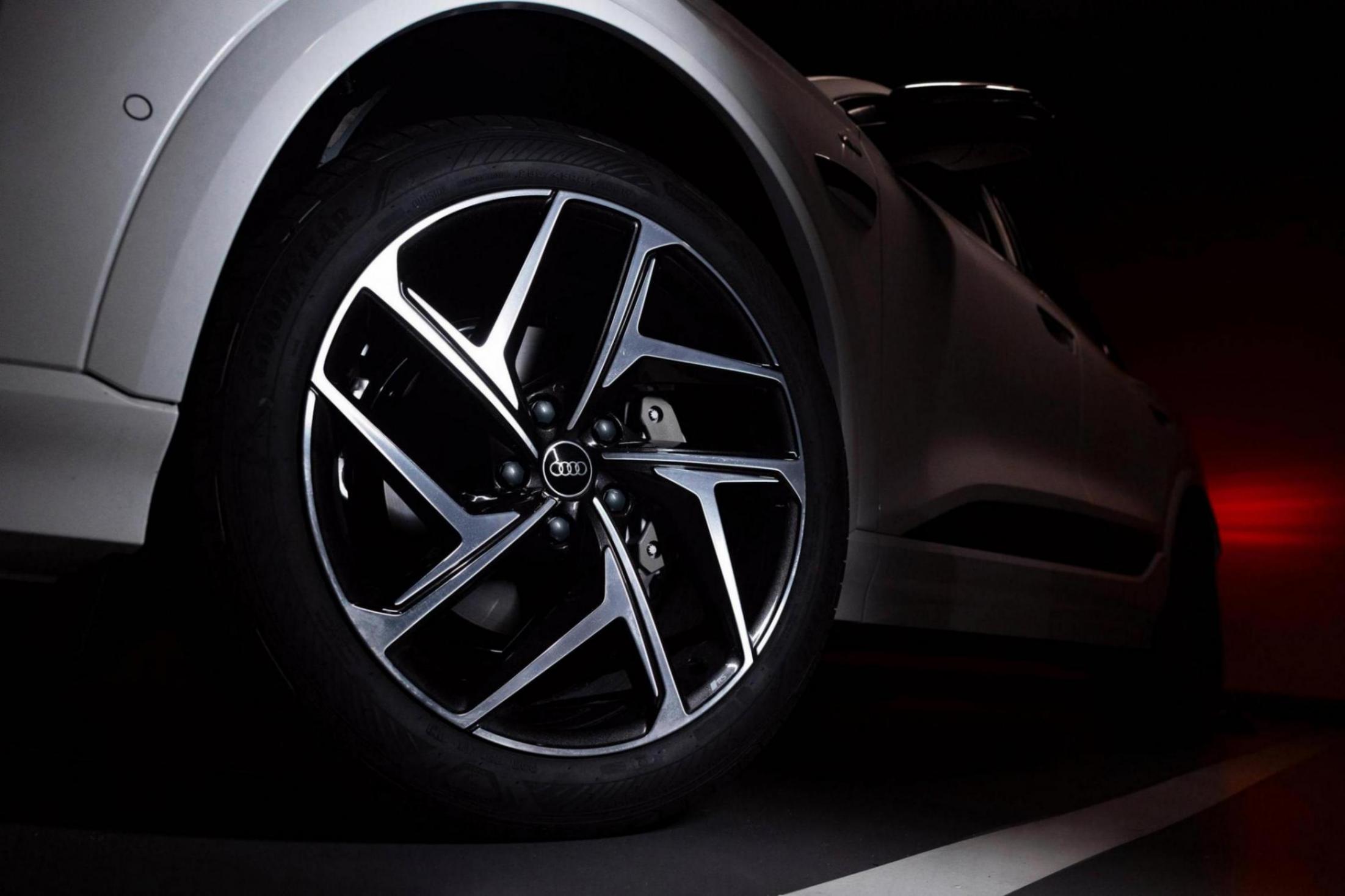 奧迪Q6L e-tron試駕總結:奧迪配華為,香么?