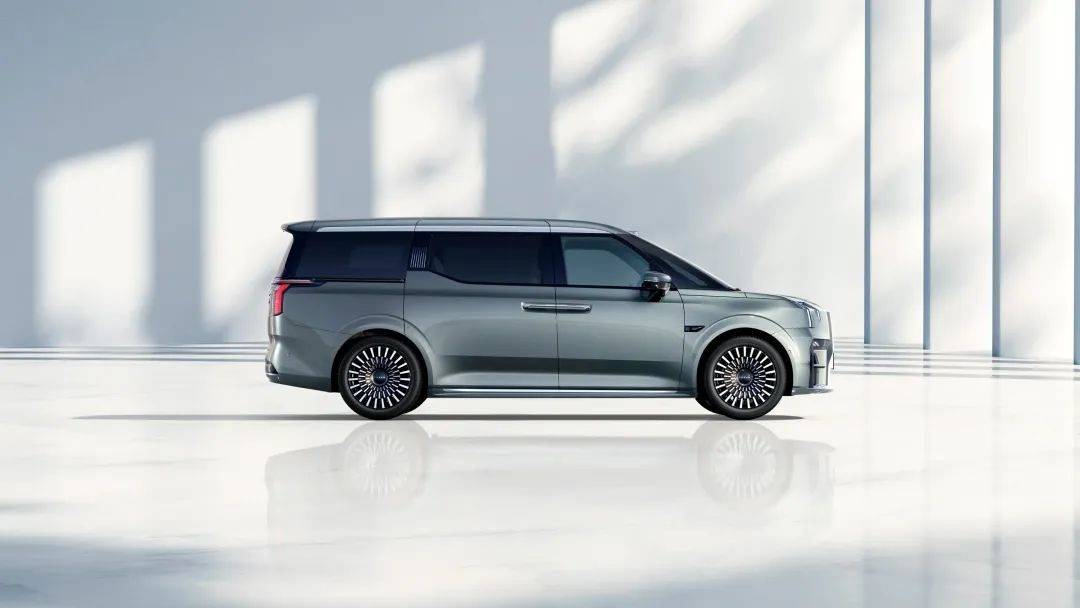 半年銷量超140萬輛背后,是吉利大象跳舞與新銳狂飆的平衡藝術