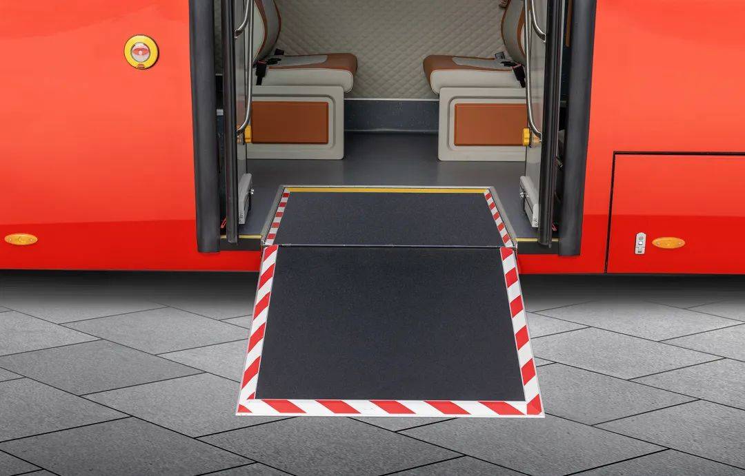 安凱E12S雙層觀光巴士:頭等艙級舒適體驗 讓風景觸手可及