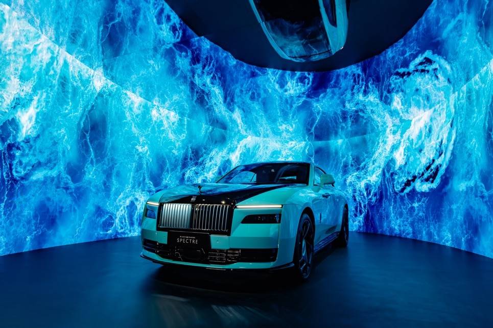 感受專定藝術(shù)魅力,勞斯萊斯汽車高級定制展開幕