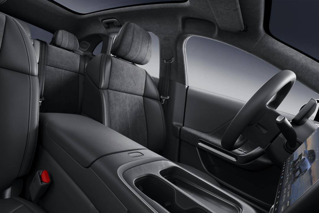 零跑Lafa5新車基于LEAP 3.5架構打造,定位純電緊湊型車,外觀延用零跑汽車家族化設計語言