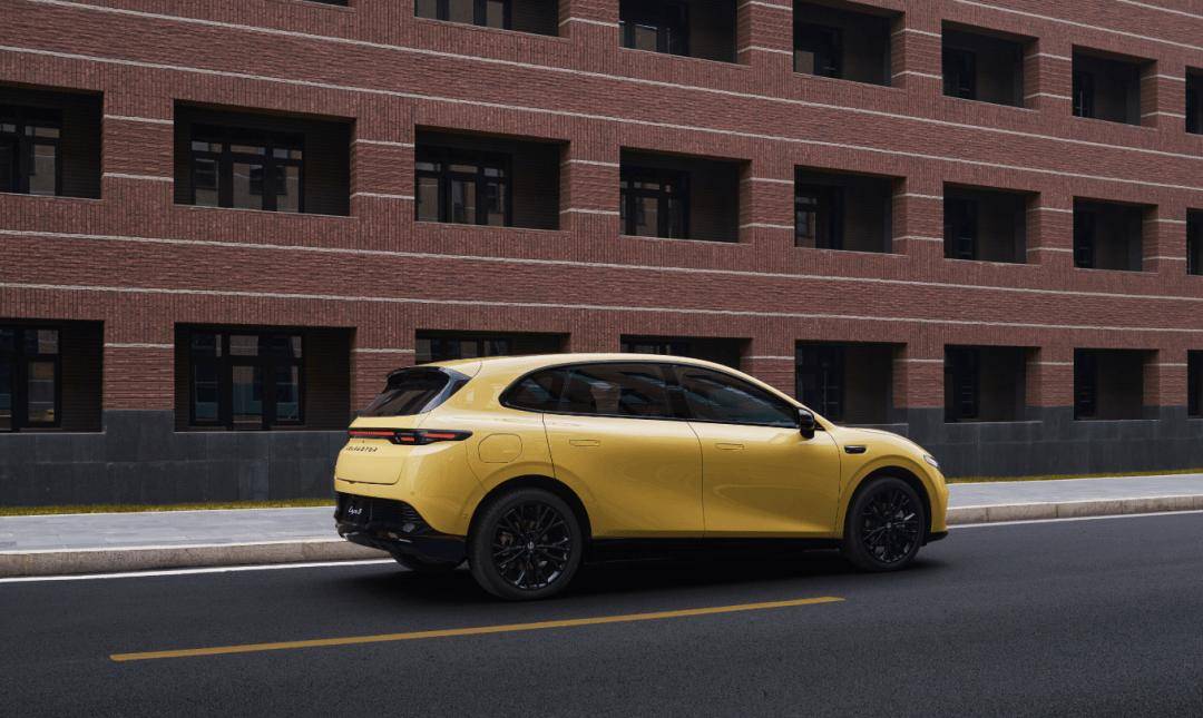 零跑Lafa5新車基于LEAP 3.5架構打造,定位純電緊湊型車,外觀延用零跑汽車家族化設計語言