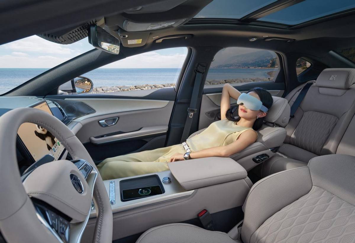 漢家族再進(jìn)化:15.98 萬起,長(zhǎng)續(xù)航版如何重塑旗艦轎車標(biāo)準(zhǔn)?