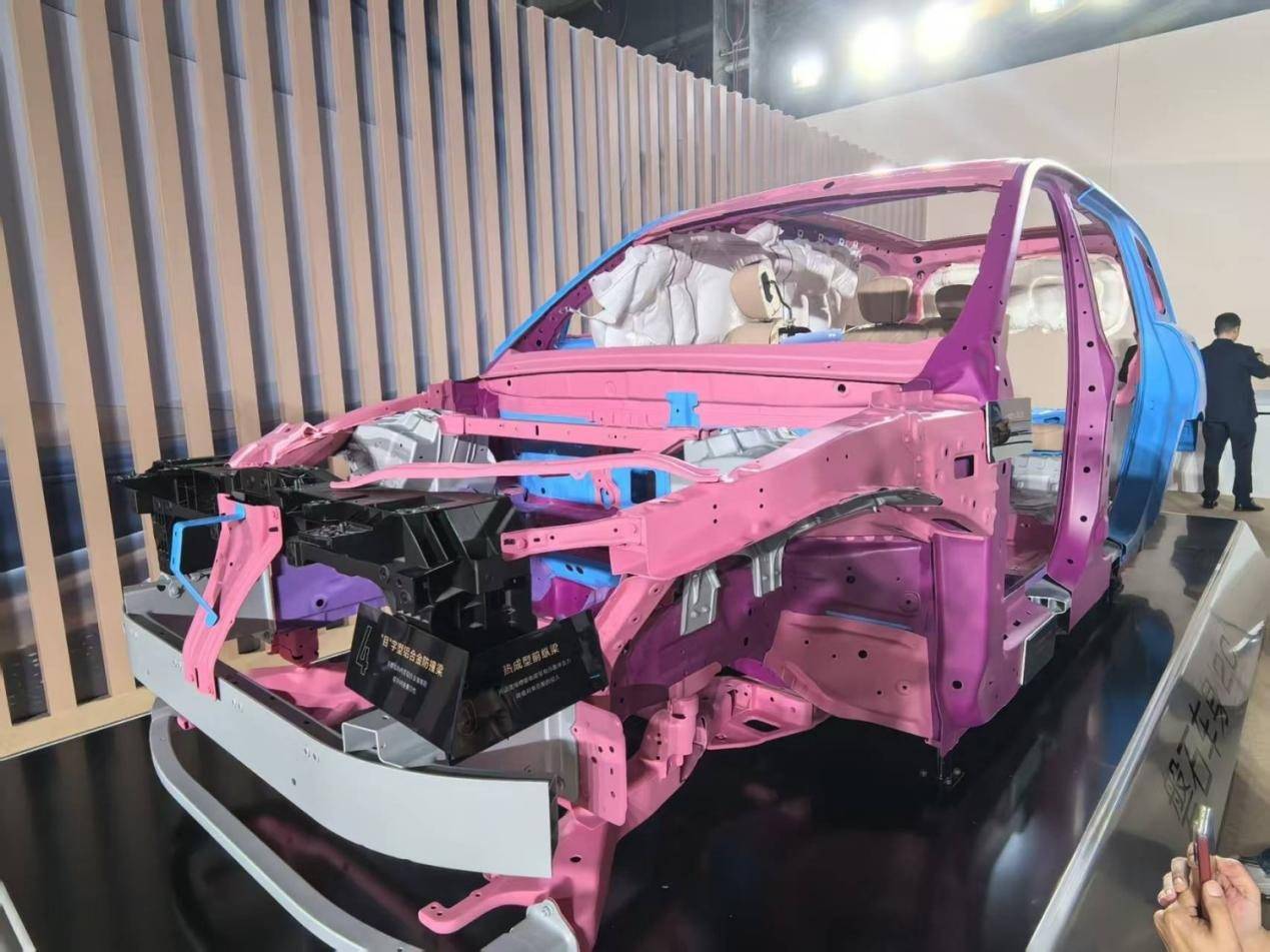 5.4秒破百+獵鷹智駕700,風(fēng)云T11預(yù)售19.99萬(wàn)起,性能與智能兼得