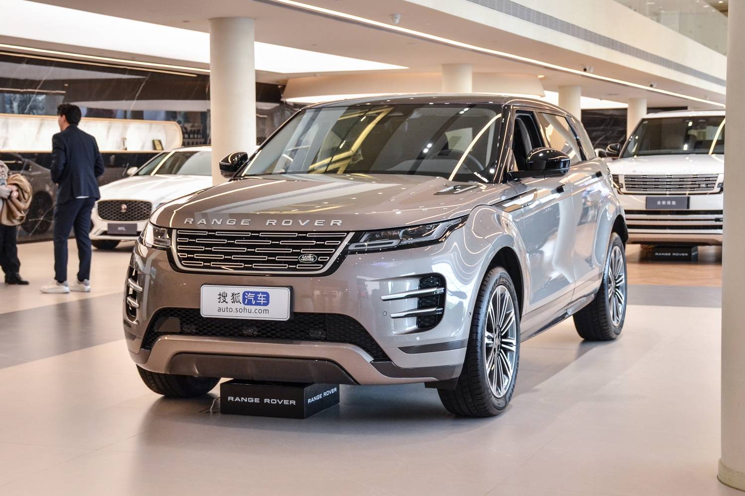 售42.98萬起/新增防側翻系統 2026款路虎攬勝極光L上市