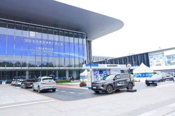 車路云一體化中外車企協(xié)同開發(fā)測試行動(dòng) 量產(chǎn)應(yīng)用場景動(dòng)態(tài)演示及試乘體驗(yàn)活動(dòng)成功舉辦