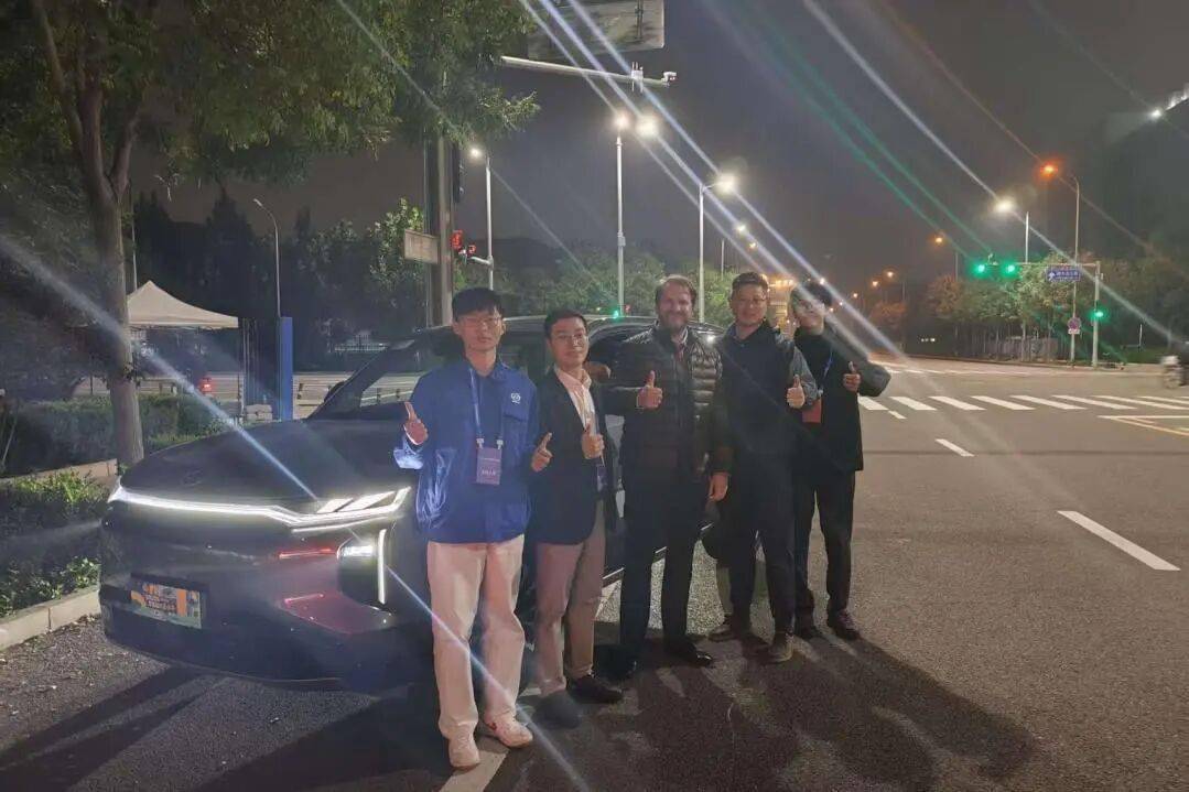 車路云一體化中外車企協(xié)同開發(fā)測試行動(dòng) 量產(chǎn)應(yīng)用場景動(dòng)態(tài)演示及試乘體驗(yàn)活動(dòng)成功舉辦