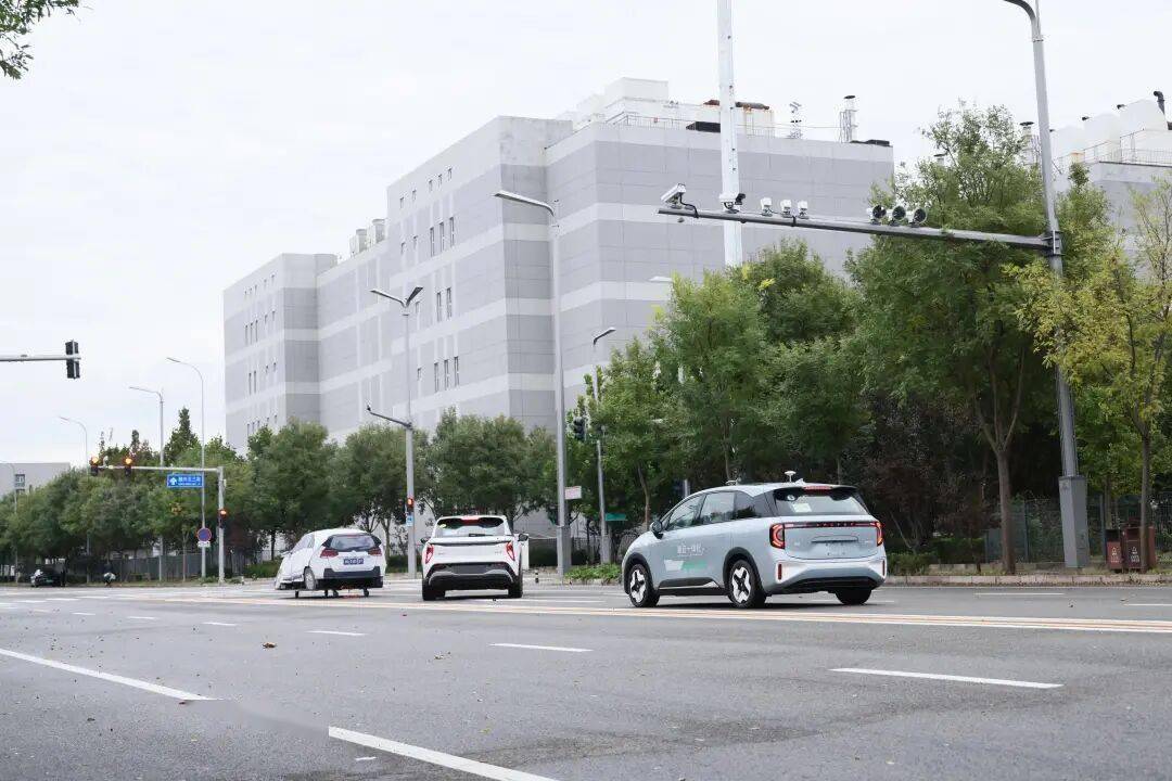 車路云一體化中外車企協(xié)同開發(fā)測試行動(dòng) 量產(chǎn)應(yīng)用場景動(dòng)態(tài)演示及試乘體驗(yàn)活動(dòng)成功舉辦