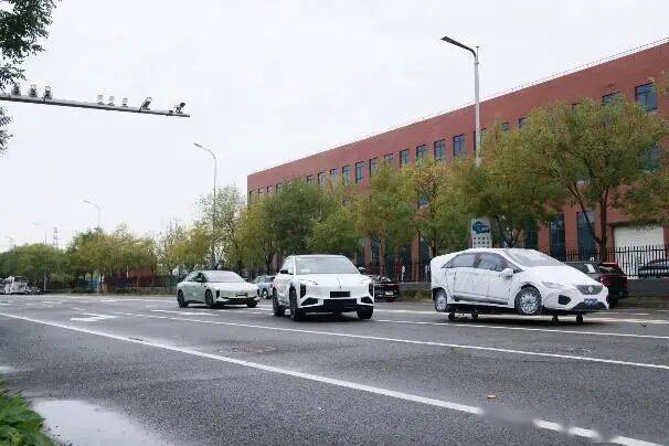 車路云一體化中外車企協(xié)同開發(fā)測試行動(dòng) 量產(chǎn)應(yīng)用場景動(dòng)態(tài)演示及試乘體驗(yàn)活動(dòng)成功舉辦