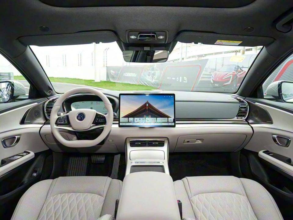 比亞迪漢長續(xù)航版,置換價售16.98萬起,有插混和純電