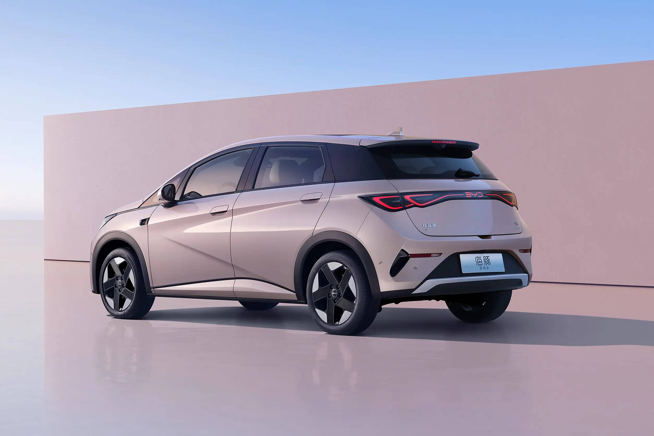 比亞迪終于聽勸了 海豚要放大招! A0級市場要變天?