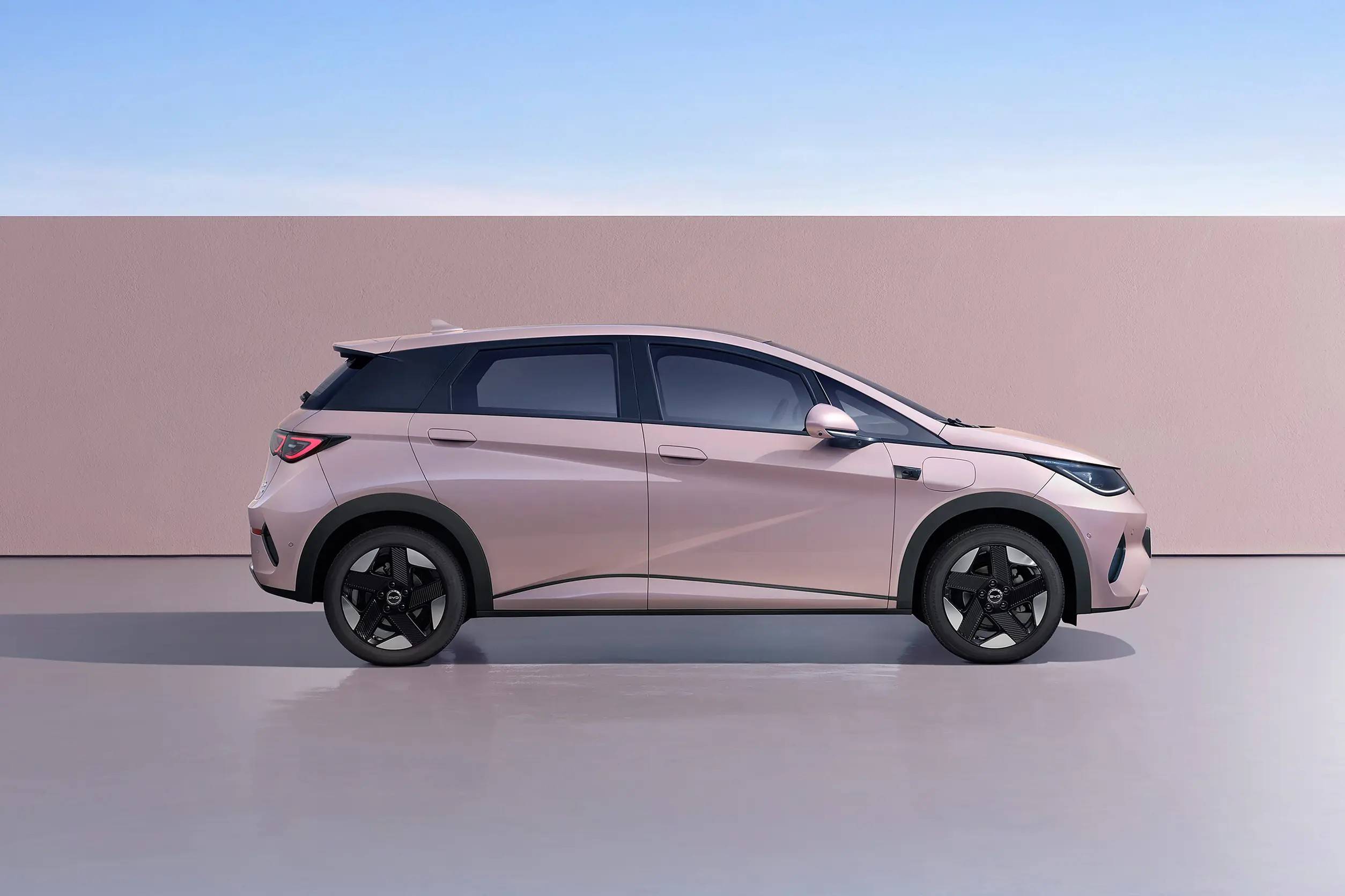 比亞迪終于聽勸了 海豚要放大招! A0級市場要變天?