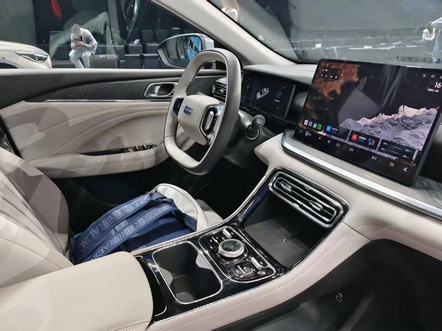 吉利銀河星耀6:當(dāng)“國民家轎”不再是一種將就