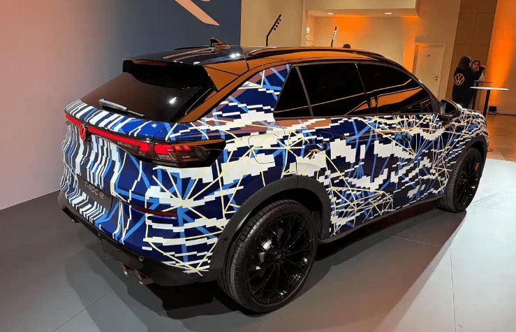 又出性能鋼炮,搭載2.0T發動機333馬力,大眾T-Roc R預告圖發布