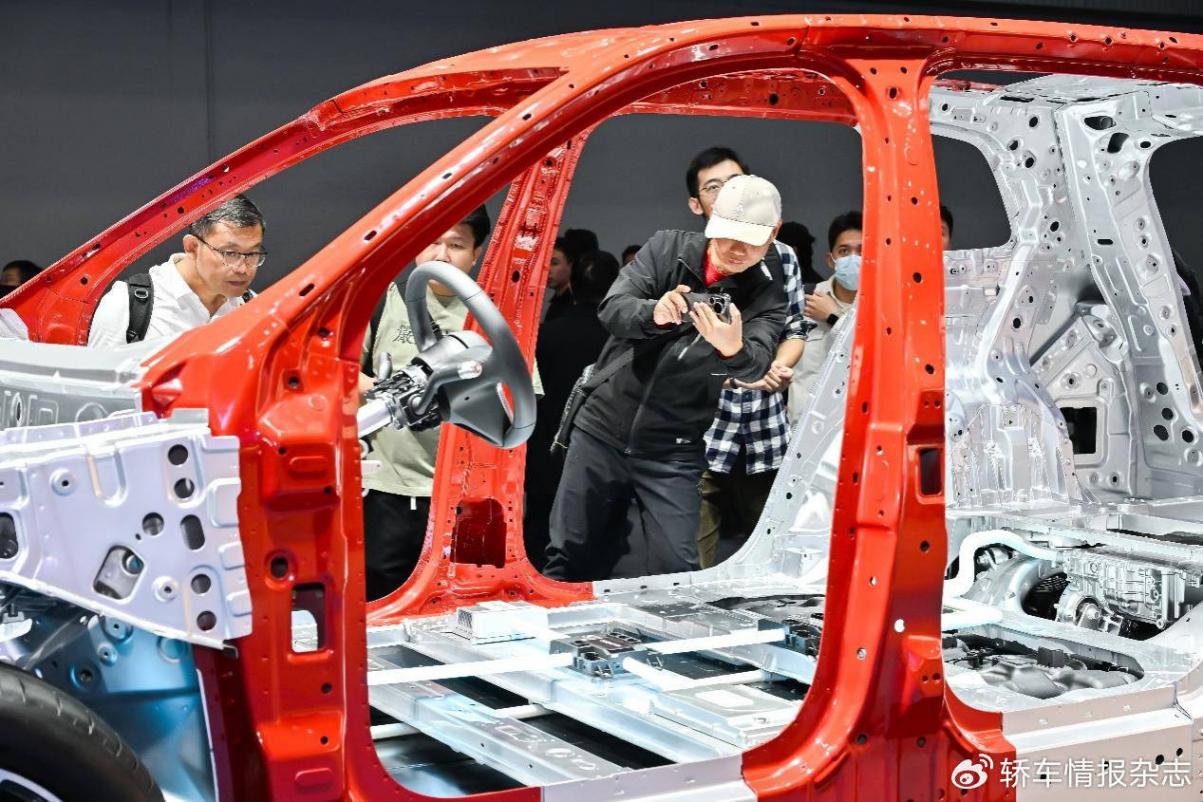 斬獲多個行業獎項 全新問界M7亮相廣州車展收獲超高人氣