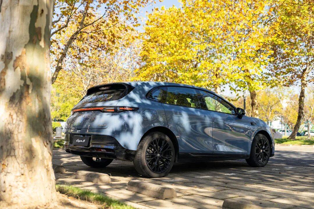 10萬級終于有好開好玩的兩廂車!Lafa5把我治好了