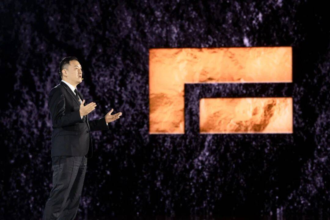 賈可對話極石閆楓:遠走是為了帶回世界的認可