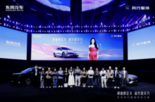 董璇助陣東風風行星海時尚之夜,多車齊發解鎖出行新驚喜