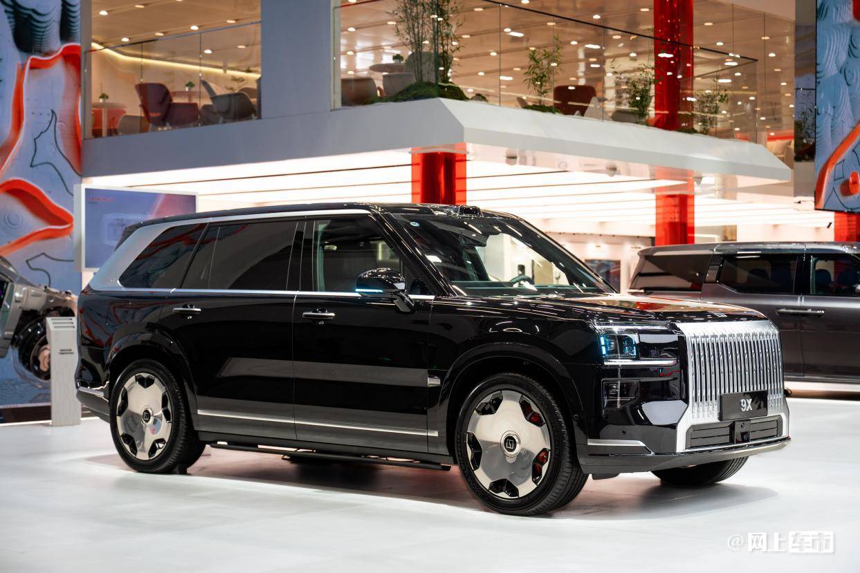 吉利月銷連續(xù)超30萬輛!國內(nèi)每3臺車就有2臺是新能源