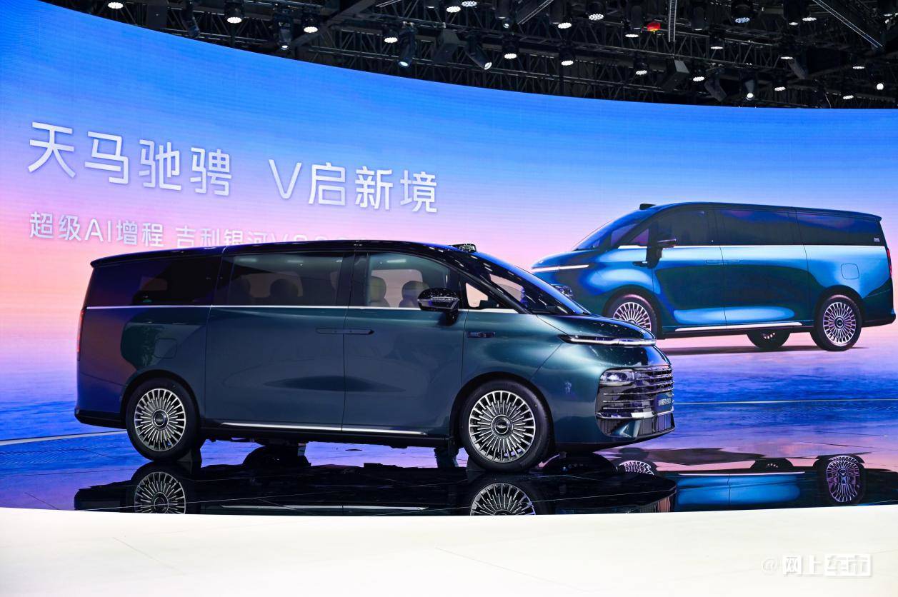 吉利月銷連續(xù)超30萬輛!國內(nèi)每3臺車就有2臺是新能源