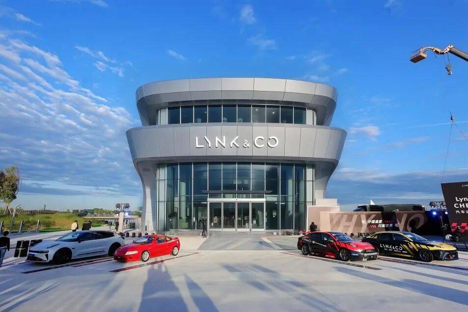 領克900雙智進化改寫高端SUV格局