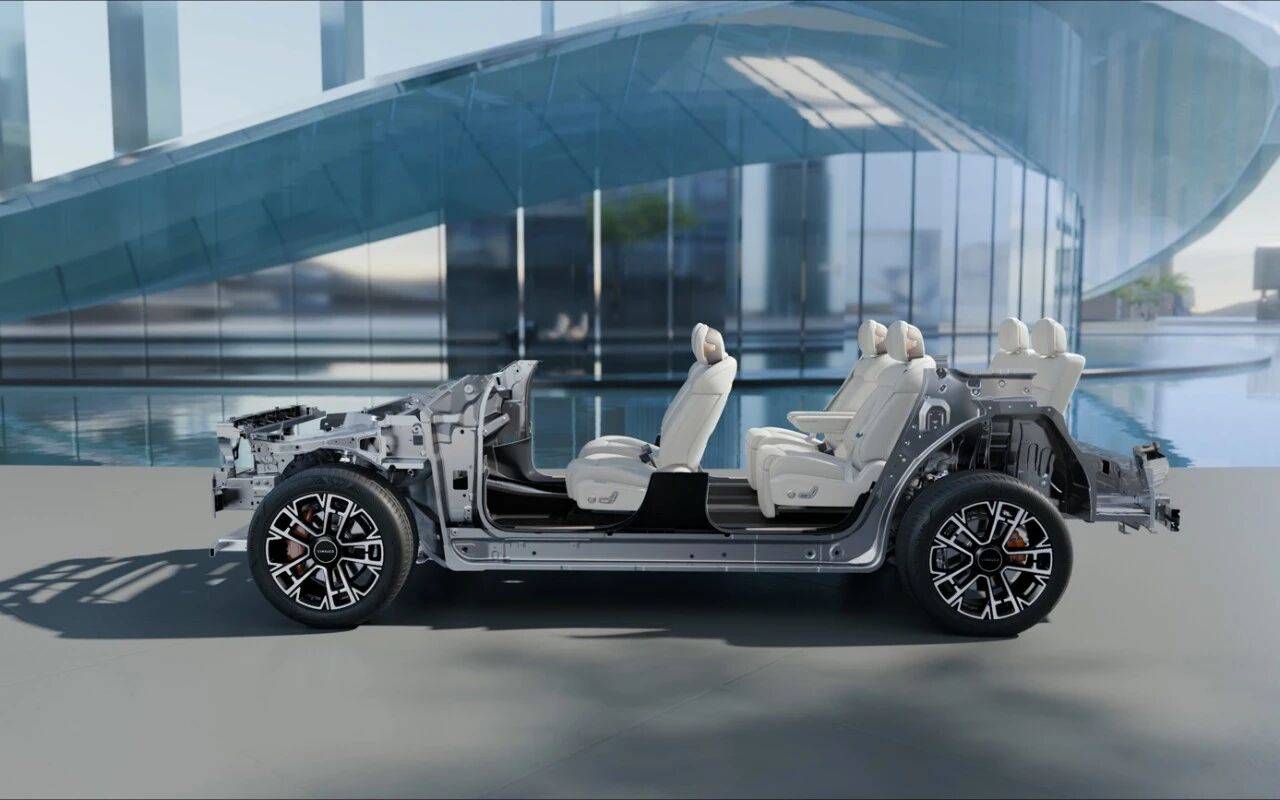 領克900雙智進化改寫高端SUV格局