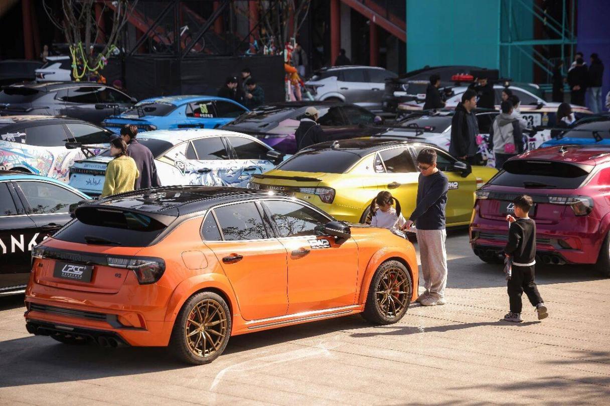 領克900雙智進化改寫高端SUV格局