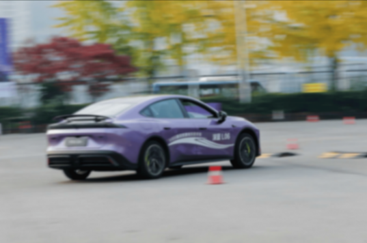 試駕深藍(lán)L06:“公路磁懸浮”真有料,15萬的車開出百萬級質(zhì)感